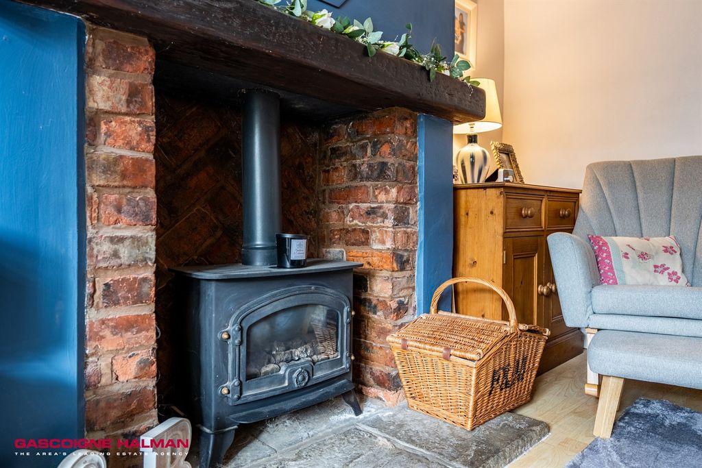 Property photo 2 of 22 Living Room