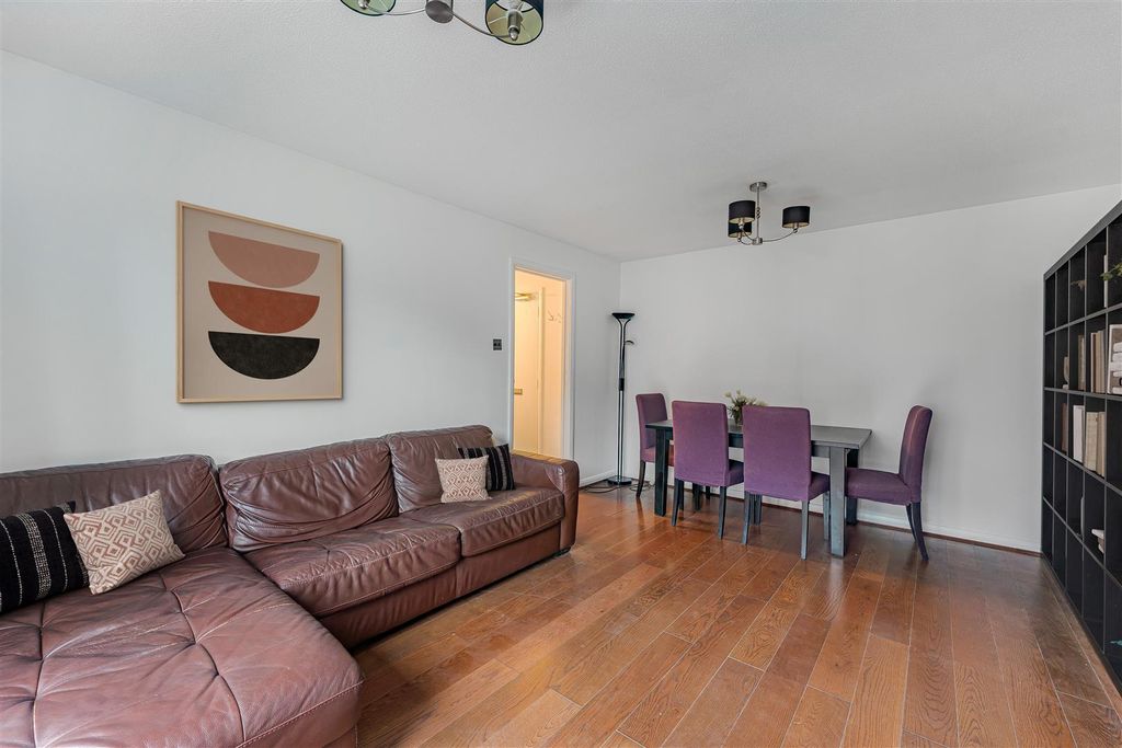 Property photo 3 of 17 Basque Court