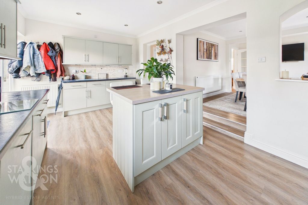 Property photo 3 of 34