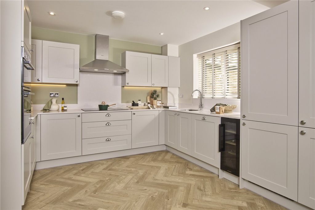 Property photo 3 of 12 Kitchen