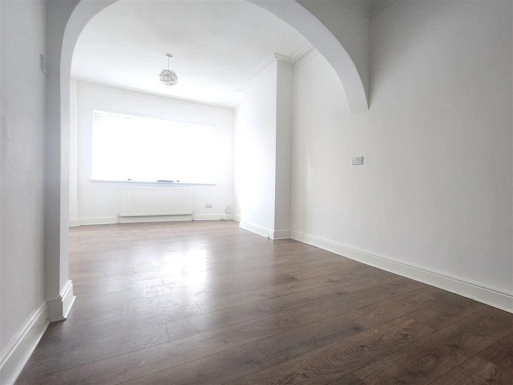 Property photo 3 of 10 R2.Jpg