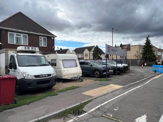 Property photo 2 of 2 For Sale Freehold - 533 Bath Road Slough Berkshire - Car Sales Site
