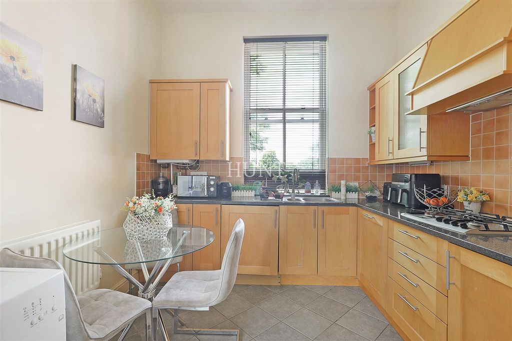 Property photo 3 of 34