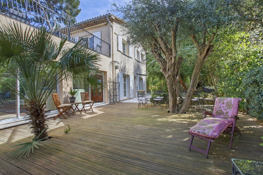 Property photo 1 of 31