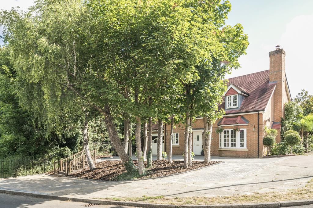 Property photo 1 of 18 External View