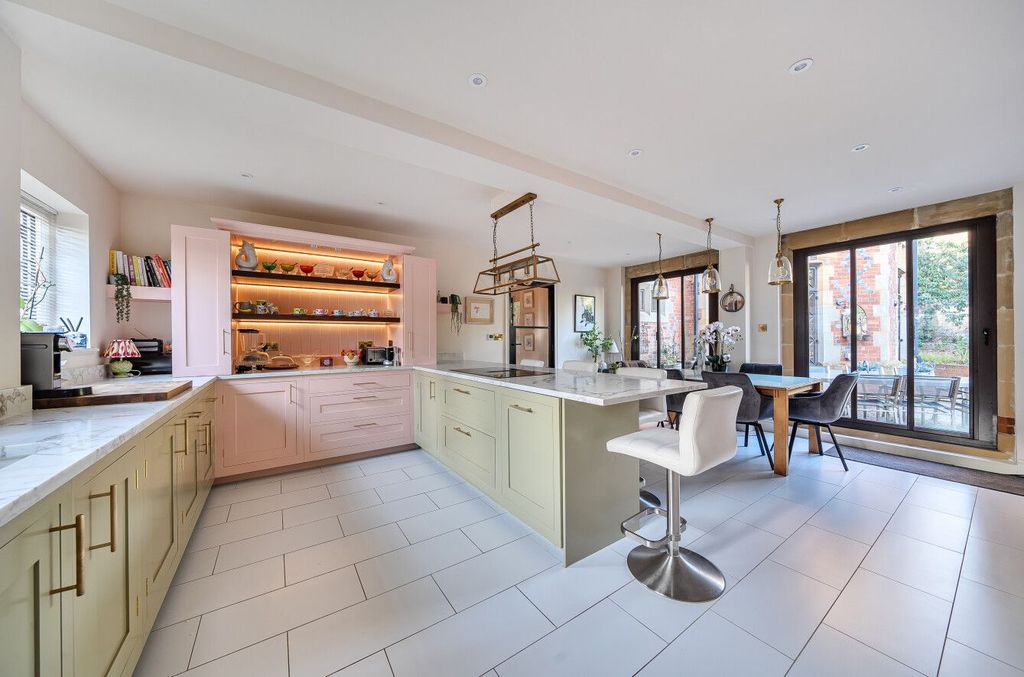 Property photo 2 of 17 Photograph 2