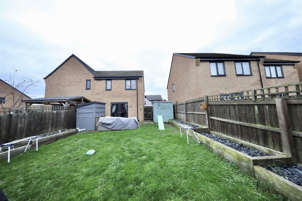 Property photo 3 of 16 Outside