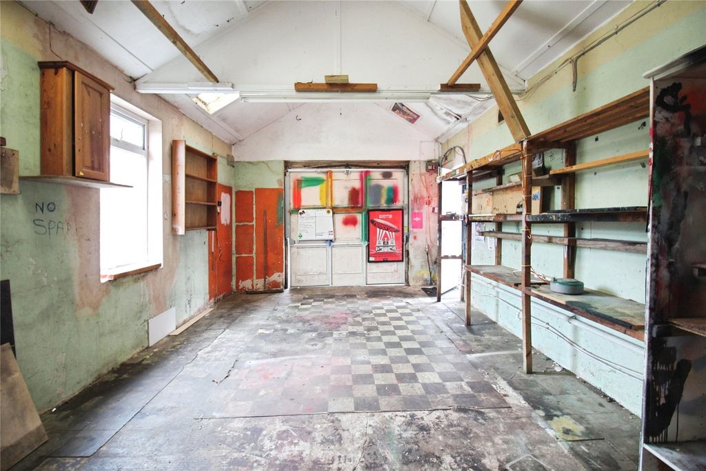 Property photo 2 of 8 Picture No. 21