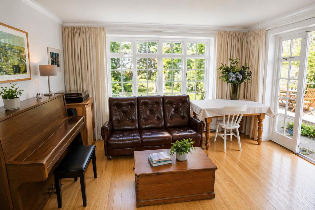 Property photo 3 of 21 Reception 2