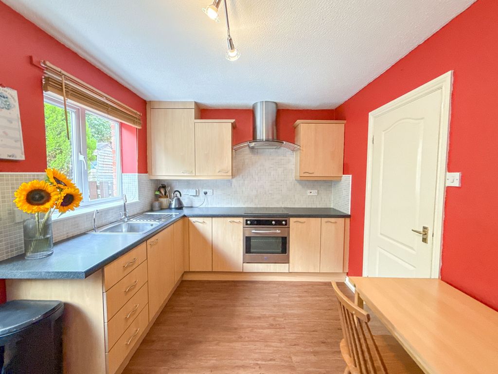 Property photo 3 of 11 Dining Kitchen