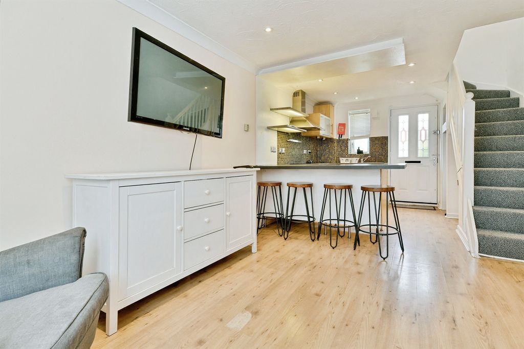 Property photo 3 of 16