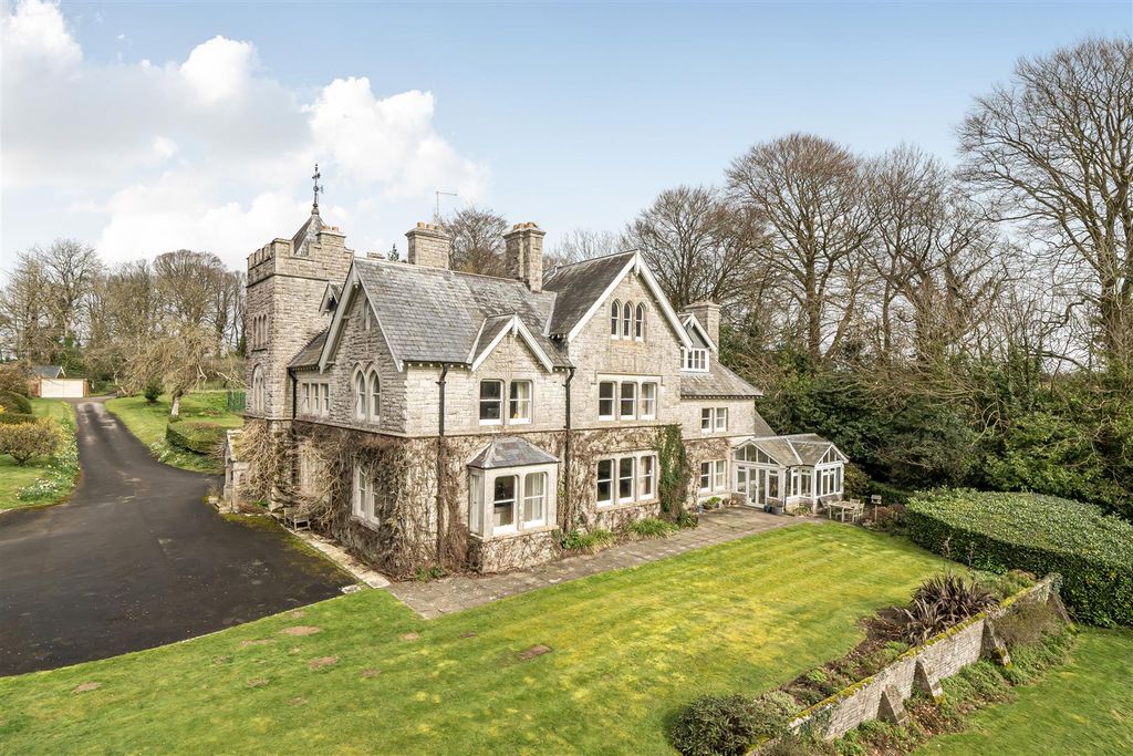 Property photo 1 of 39 Bardolf Manor