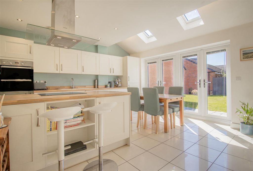 Property photo 2 of 33