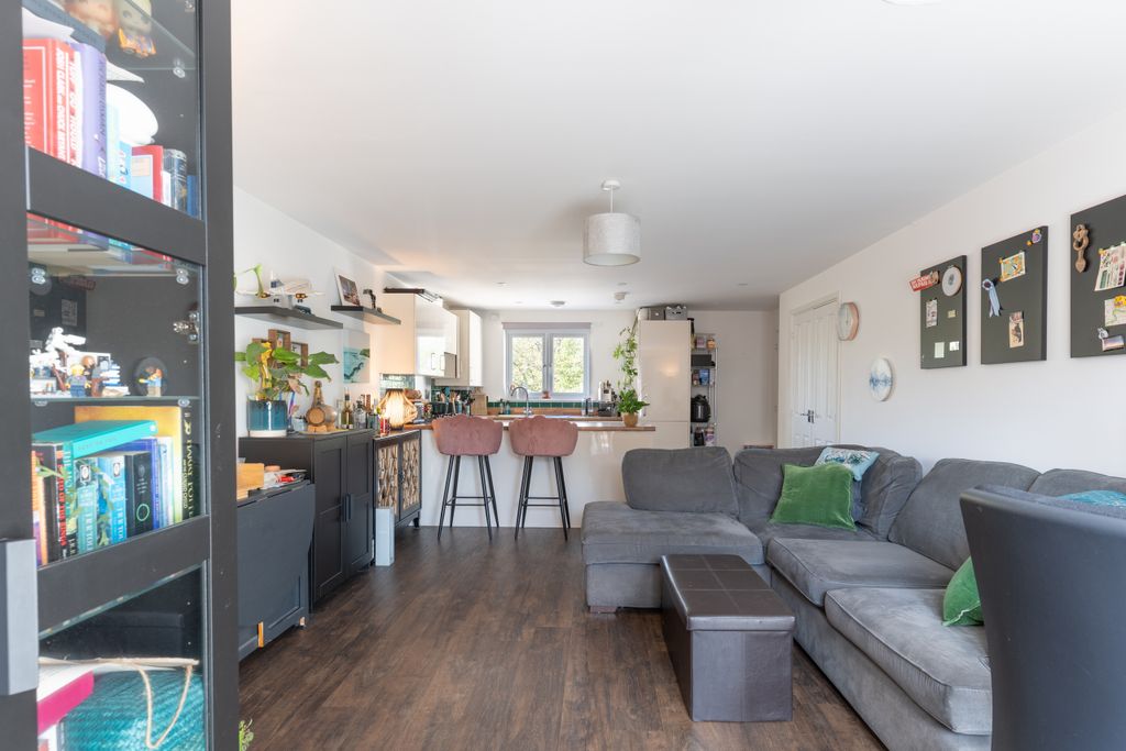 Property photo 3 of 10 83 George Holmes Way-7