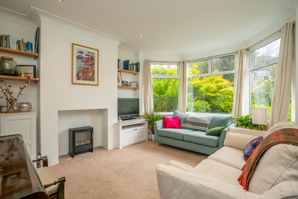 Property photo 3 of 19 9Saintmargaretsgrove6