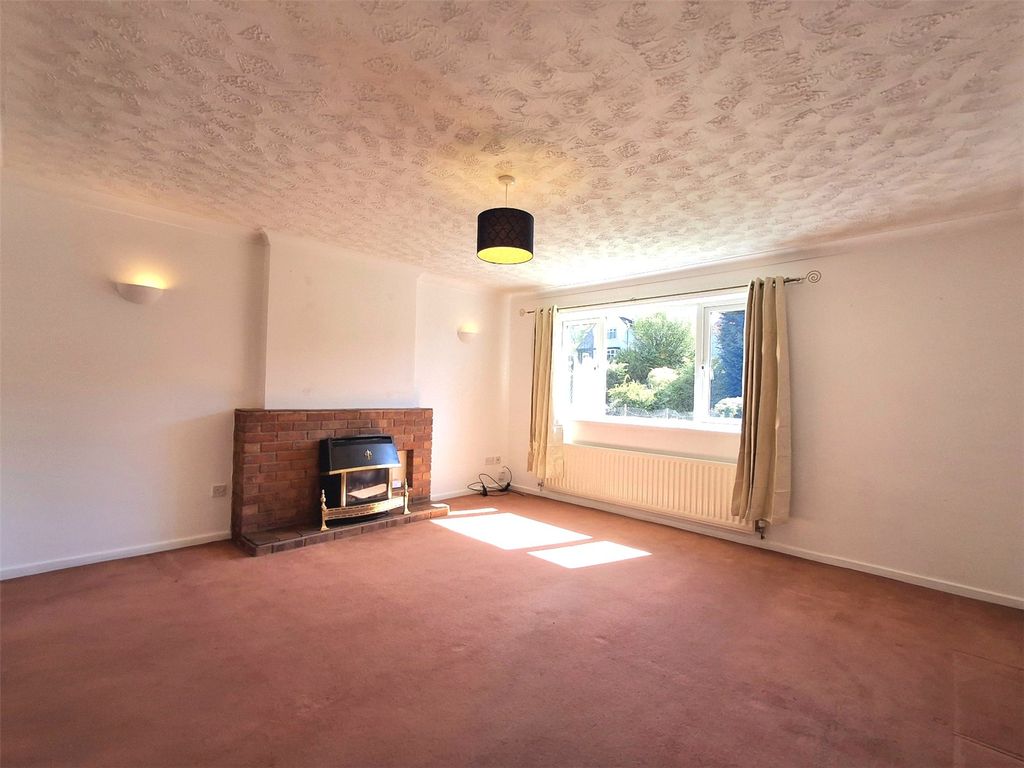 Property photo 2 of 16 Lounge