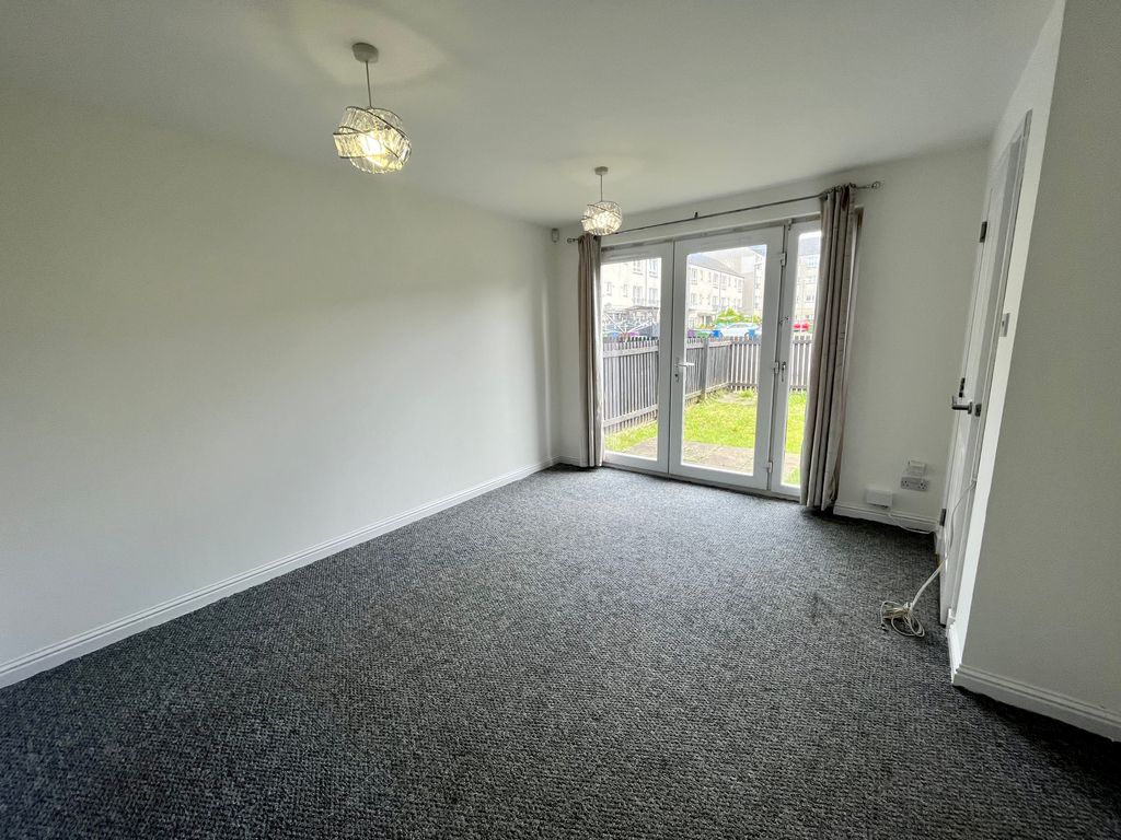 Property photo 3 of 12 4