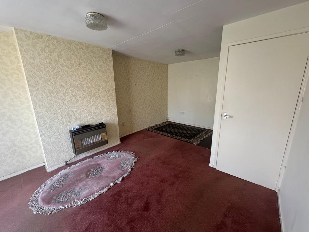Property photo 2 of 18 4d33F787-ba85-40F5-9152-74Eb6F5A065B