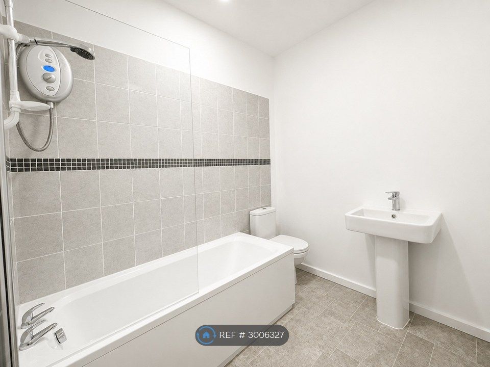 Property photo 3 of 6 Communal Bathroom