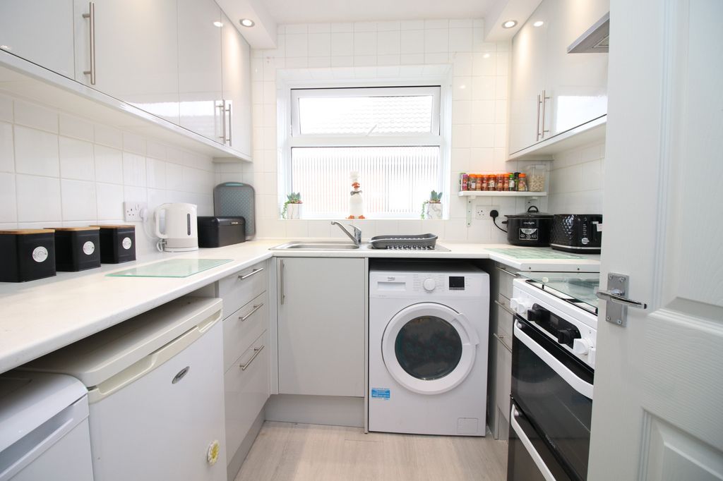 Property photo 2 of 25