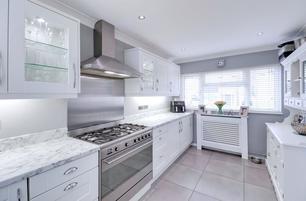 Additional image 11 of 3 bed semi-detached house for salePalmerston Road, Rainham RM13