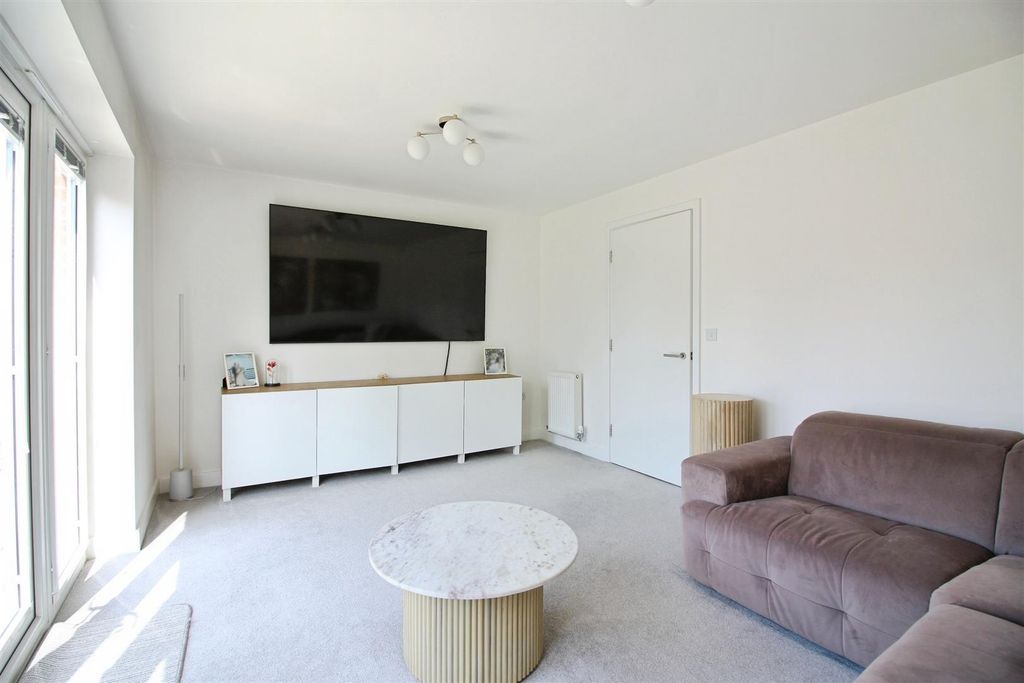 Property photo 3 of 16 Living Room