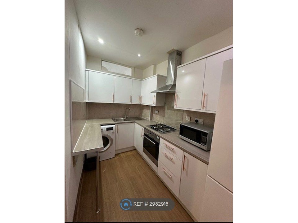 Property photo 2 of 9 Kitchen - White Goods Included