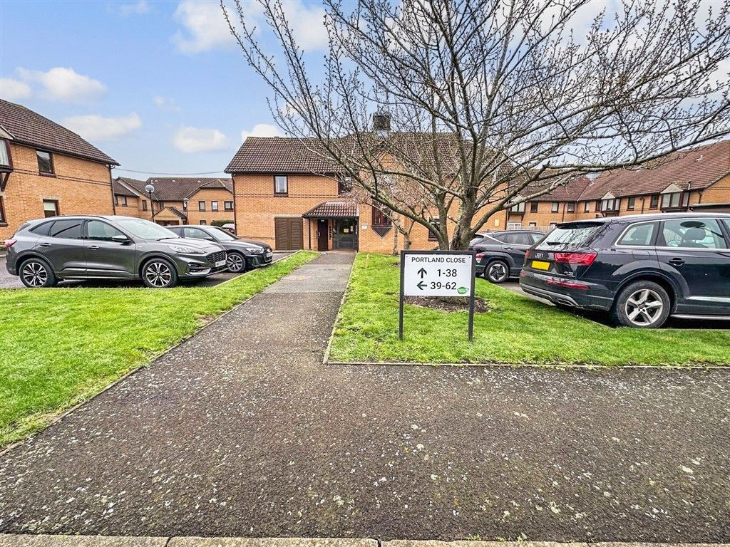 Property photo 1 of 6 Parking