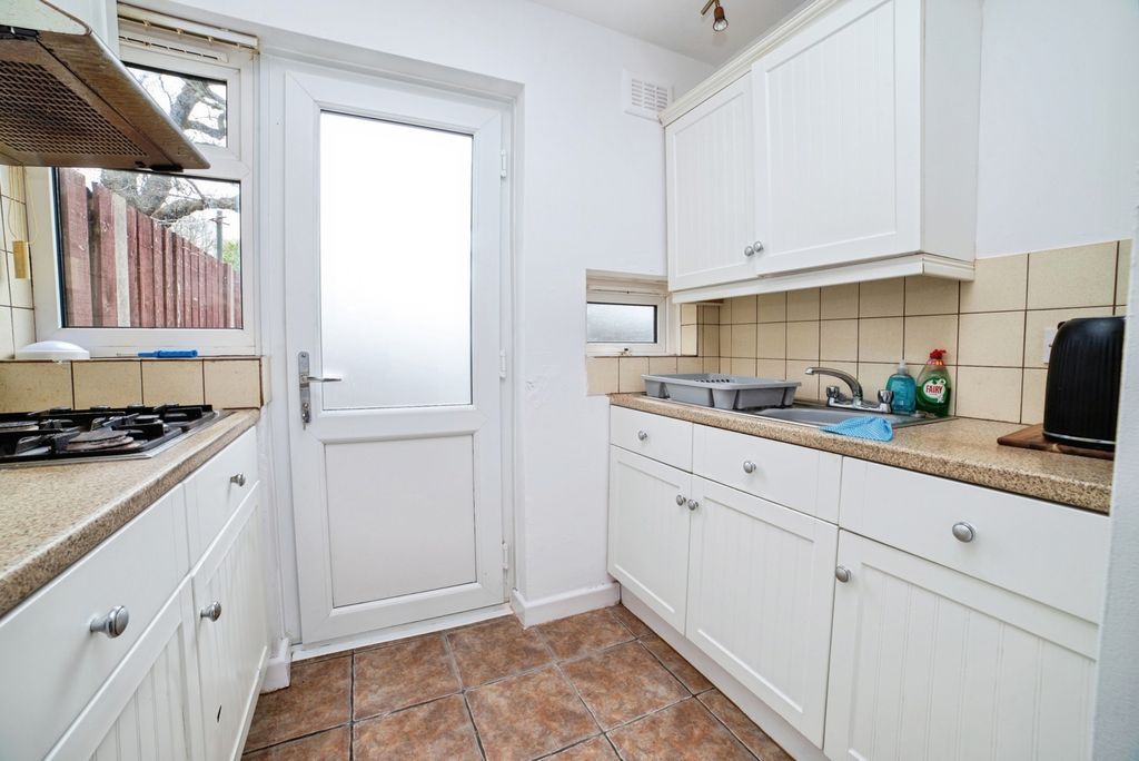 Property photo 3 of 23 Kitchen
