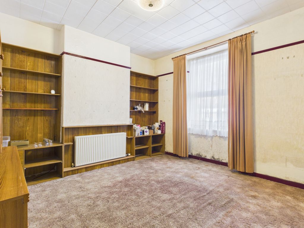 Property photo 2 of 33