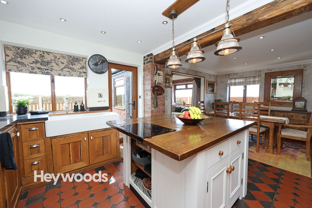 Property photo 3 of 64