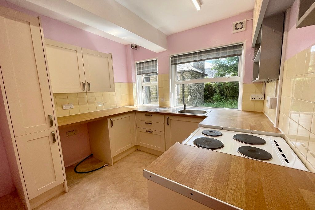 Property photo 2 of 11 Kitchen