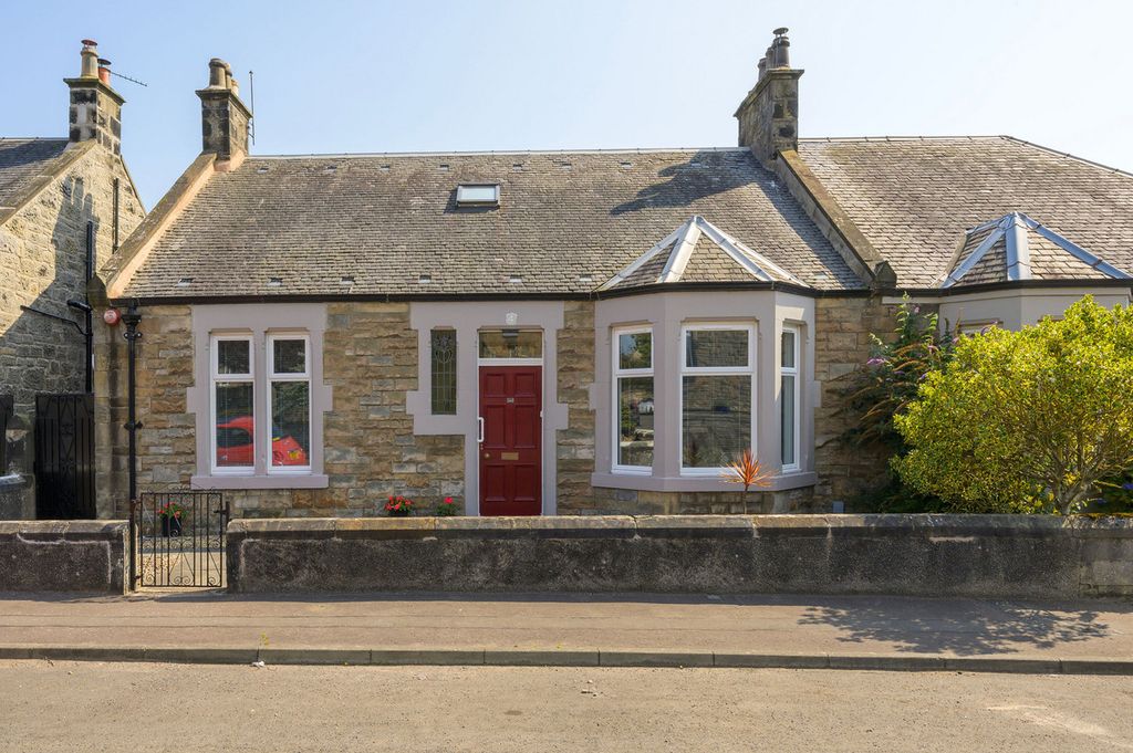 Property photo 1 of 32