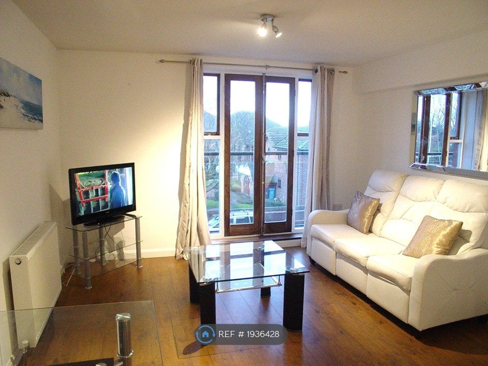 Property photo 1 of 11 Living Room