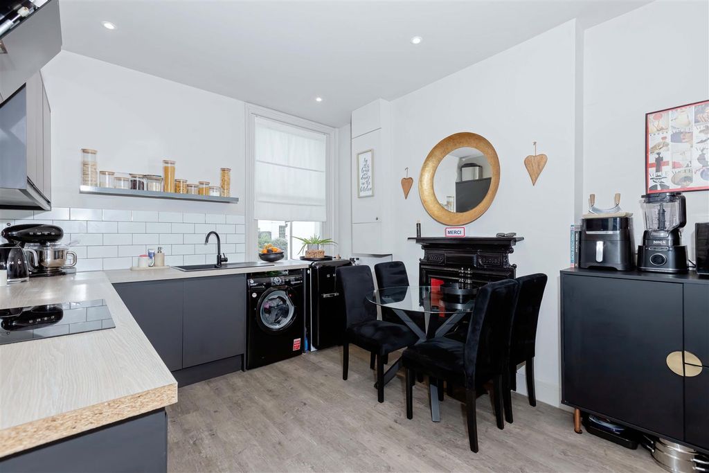 Property photo 3 of 15 Arundel Rd_9.Jpg