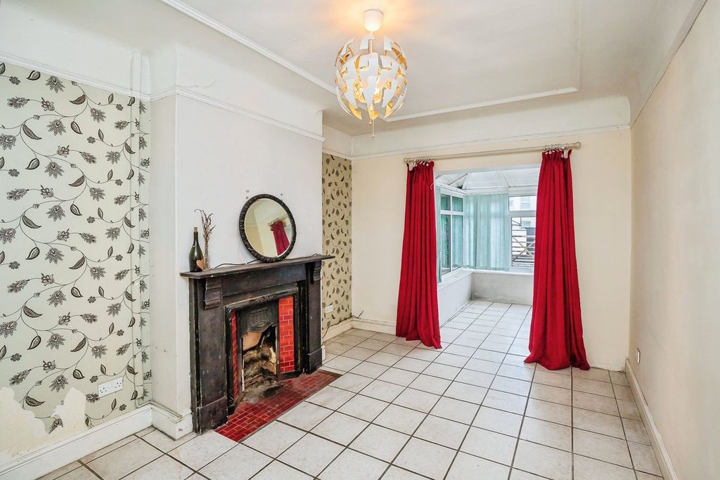 Property photo 3 of 19