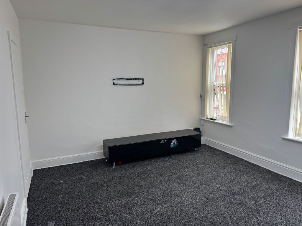 Property photo 1 of 9 Living Room