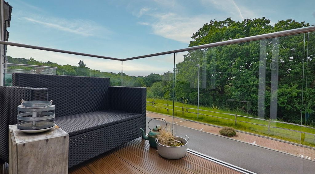 Property photo 2 of 27