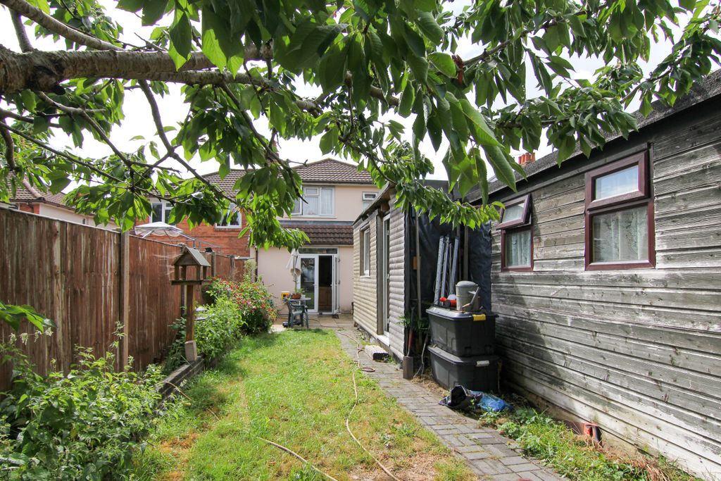 Property photo 3 of 27 Rear Garden 1