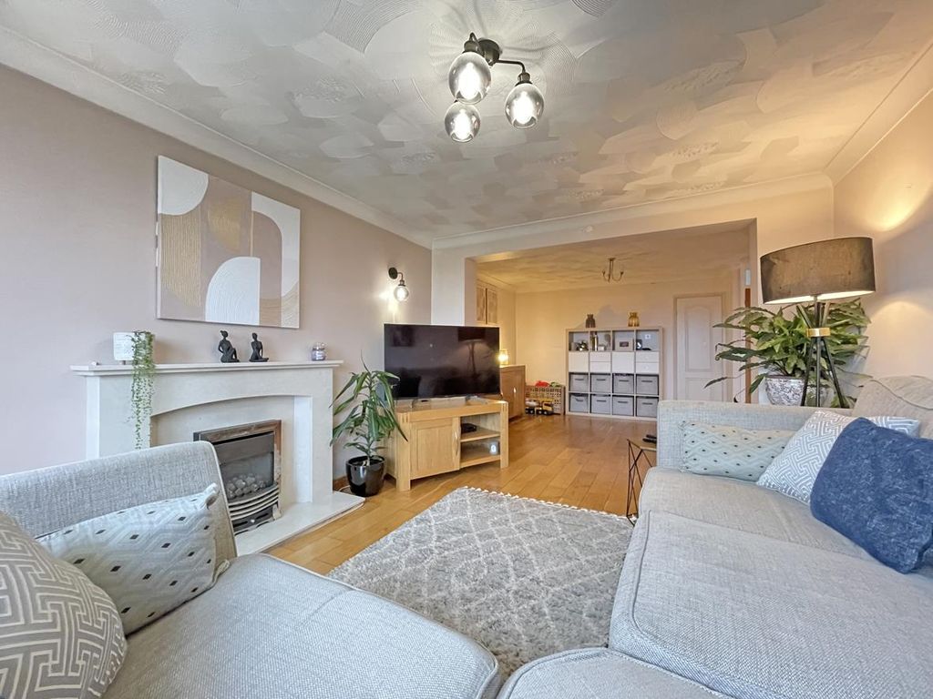 Property photo 2 of 16 Huxham Close 15 - Living Room.Jpg