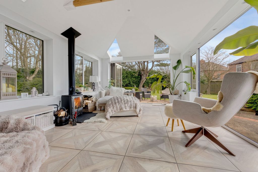 Property photo 3 of 28