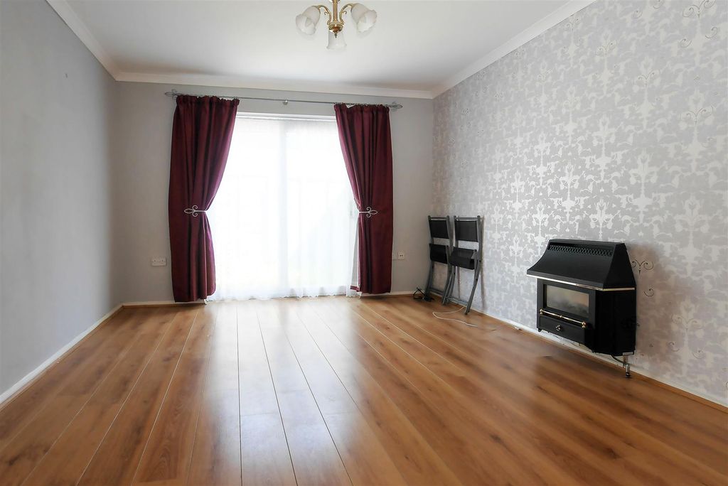 Property photo 2 of 11 P1100031.Jpg