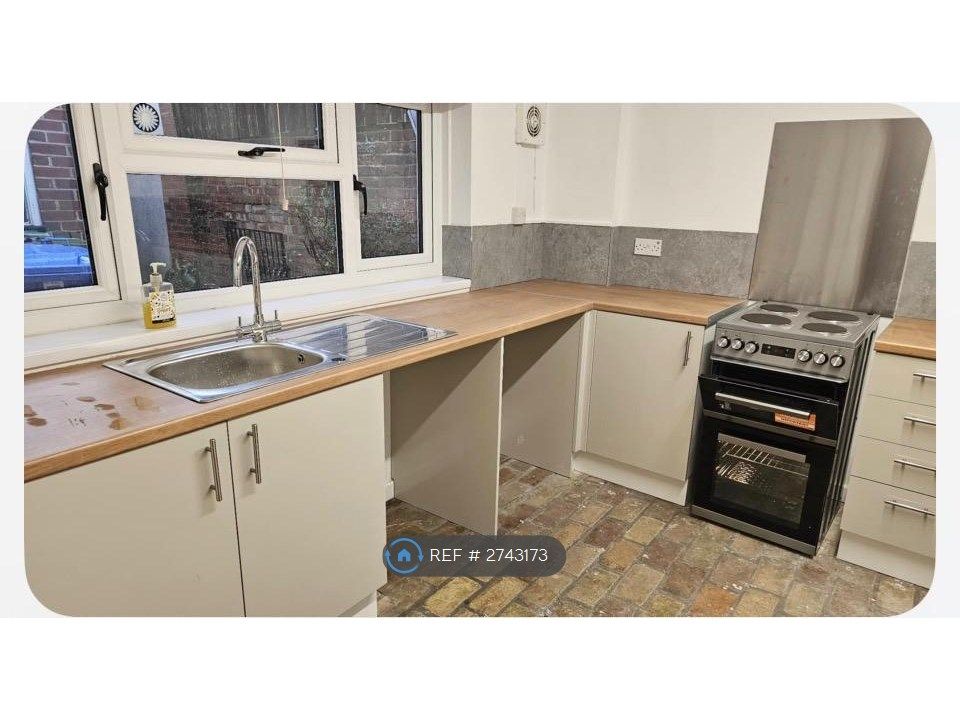 Property photo 1 of 12 Kitchen (New)