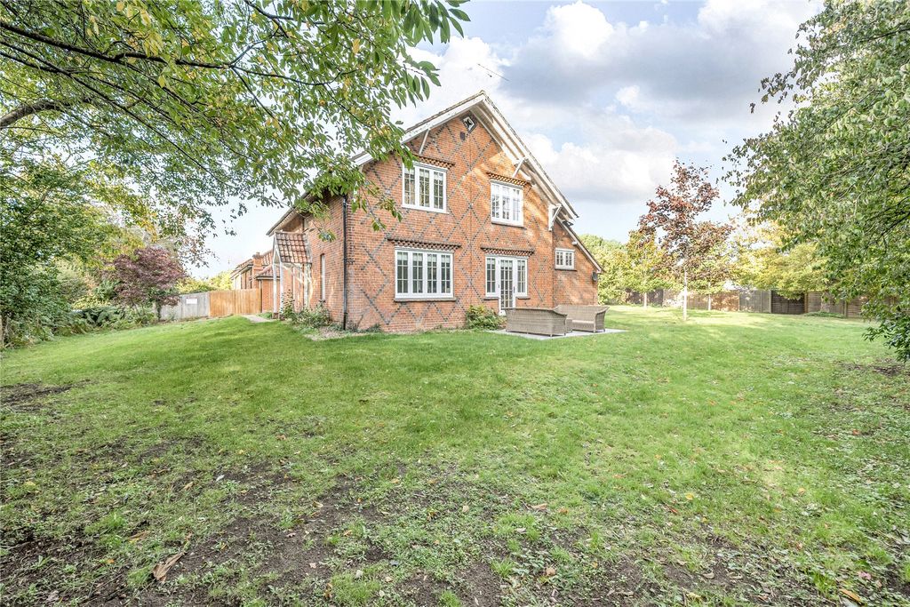 Property photo 3 of 23 Picture No. 25