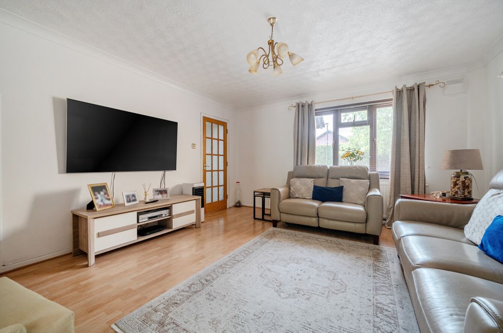 Property photo 2 of 18 1497990-11-6A61Ed...