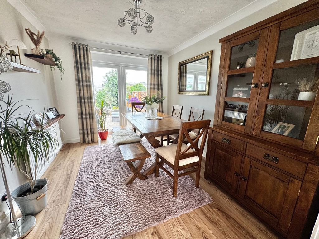 Property photo 3 of 17 Dining Room