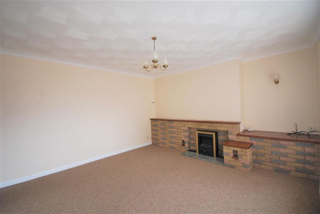 Property photo 2 of 7 2 North Parade Lounge.Jpg