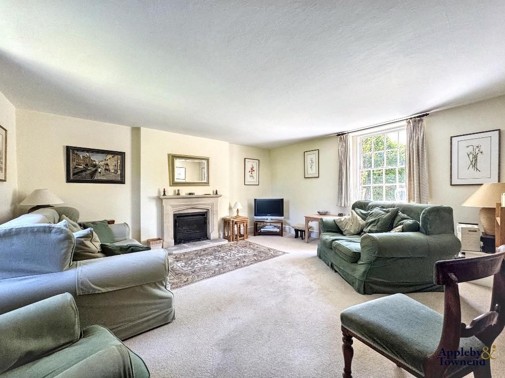 Property photo 2 of 36