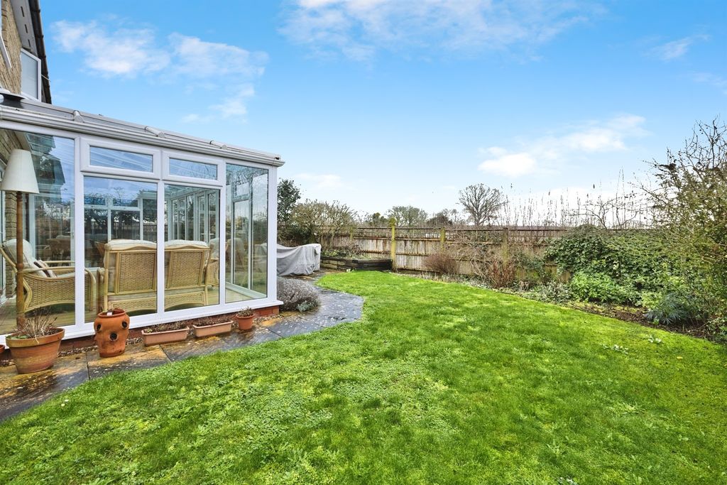 Property photo 2 of 33