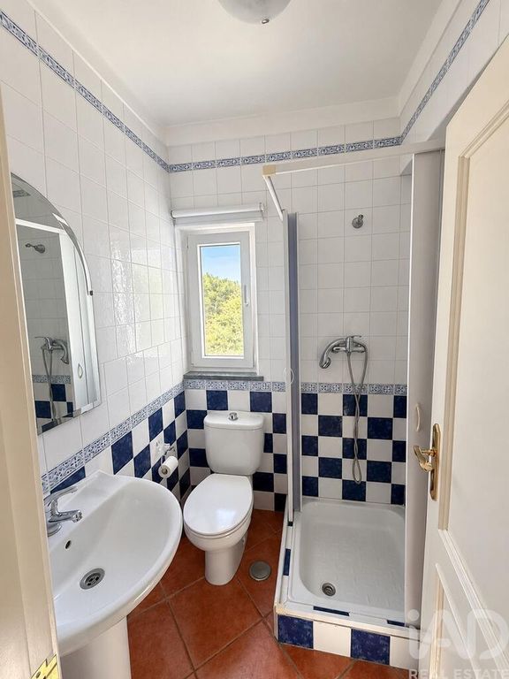 Property photo 2 of 39
